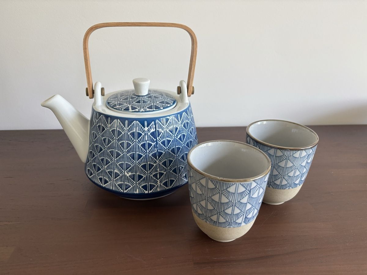 Services de table: Nature & Découvertes Tea Set: blue ceramic Teapot + 2 cups – Neuf (Voir description) à Zürich par cha_jz8q