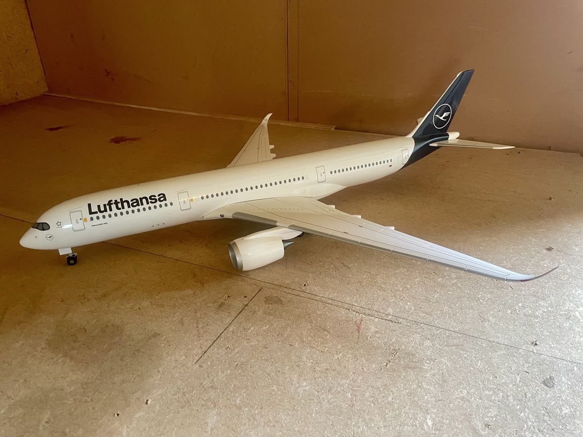Airbus Kit di modellismo & Modellini statici: Lufthansa A350-900 1:100 – Nuovo (secondo la descrizione) da Hinwil venduto da Yamracer 3