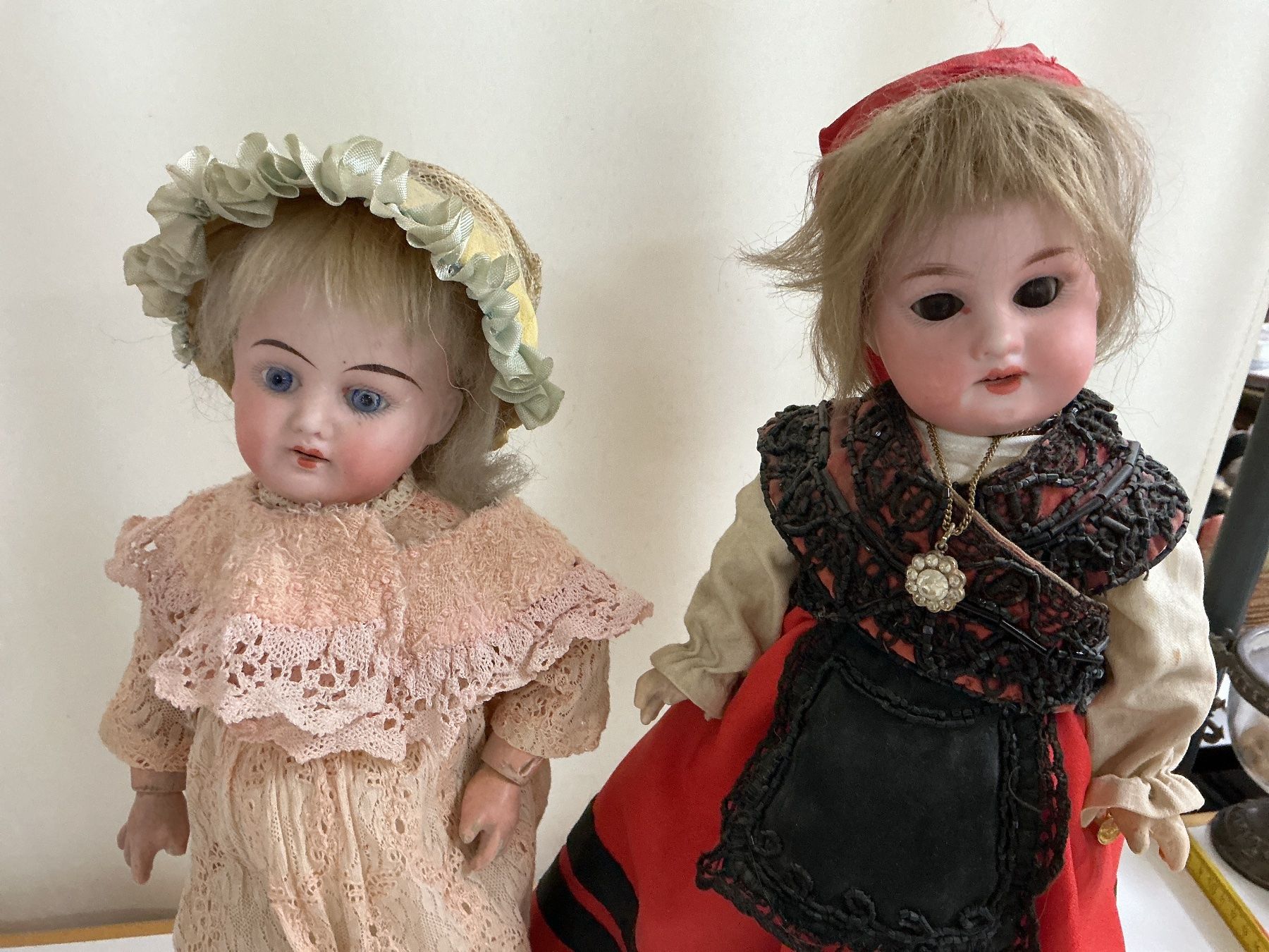 Puppen: 2 antike Puppe mit Marken – Gebraucht aus Bern von vielerart 1