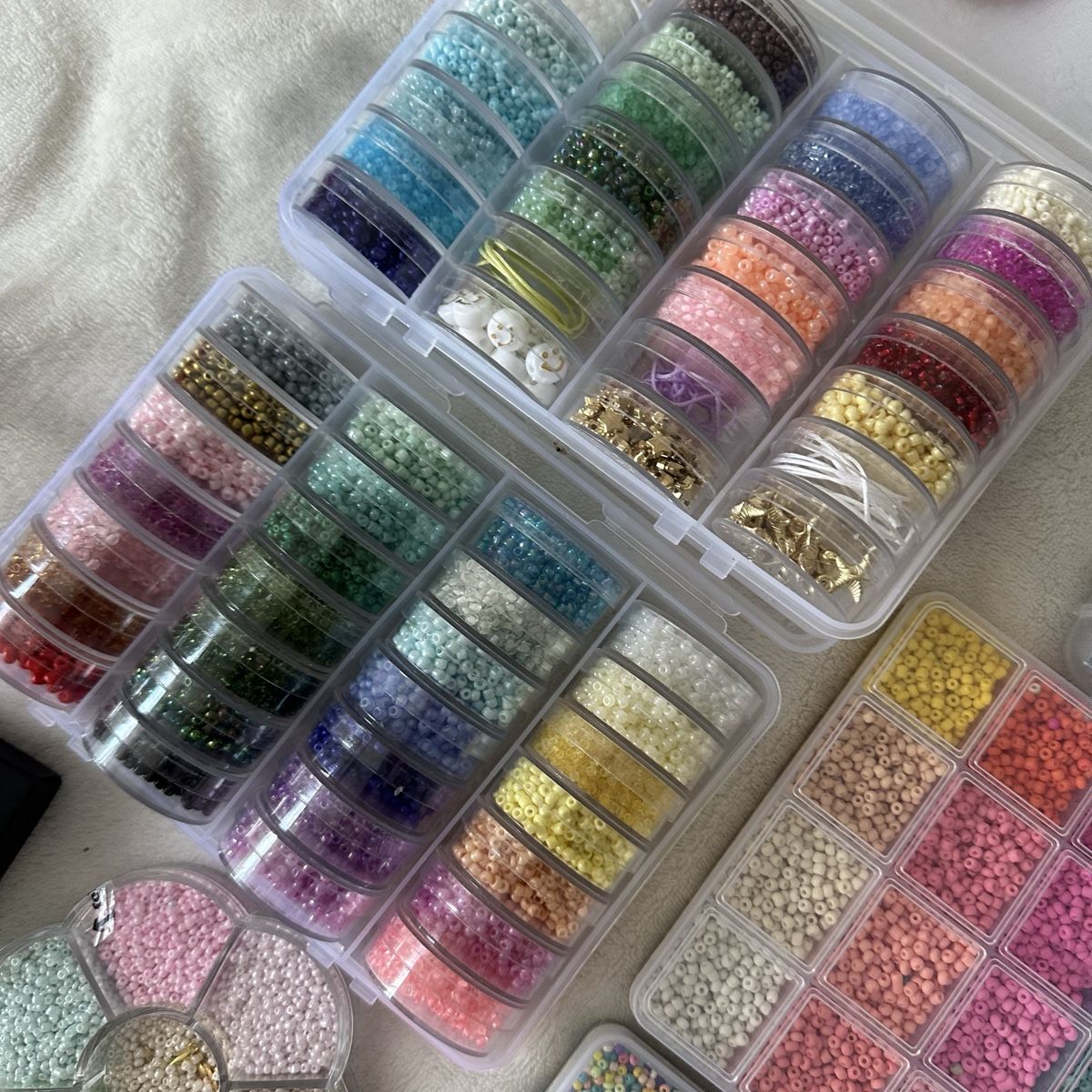 Rayher Kit bricolage: Grand lot de perles pour bijoux – Usato da Givisiez venduto da dor_xb9k 3