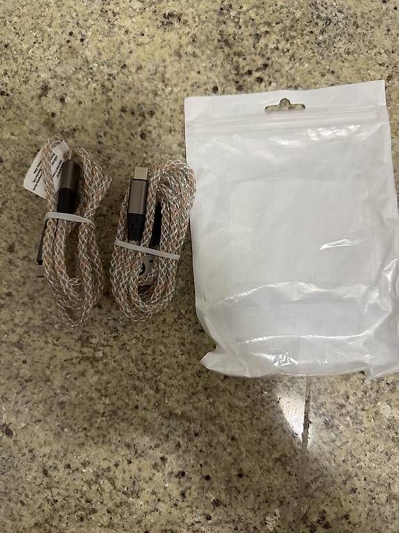 Cavi: 2× USB-C auf USB-C Ladekabel – Usato da Zürich venduto da meti1975