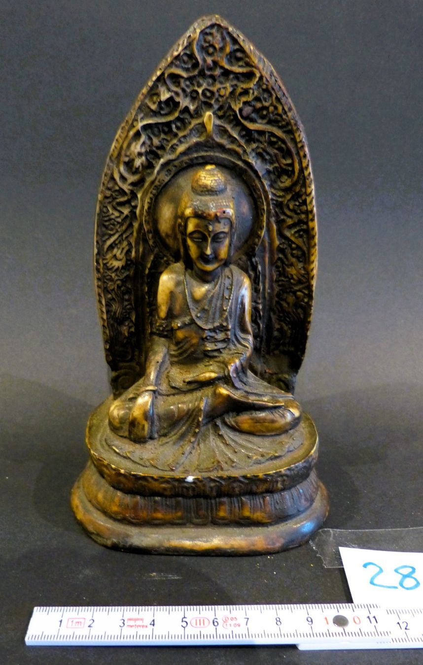 Figurines: Buddha-Figur "Holz oder Modelliermasse" 19cm hoch – D'occasion à Lengnau BE par AllerleiSUPER 1