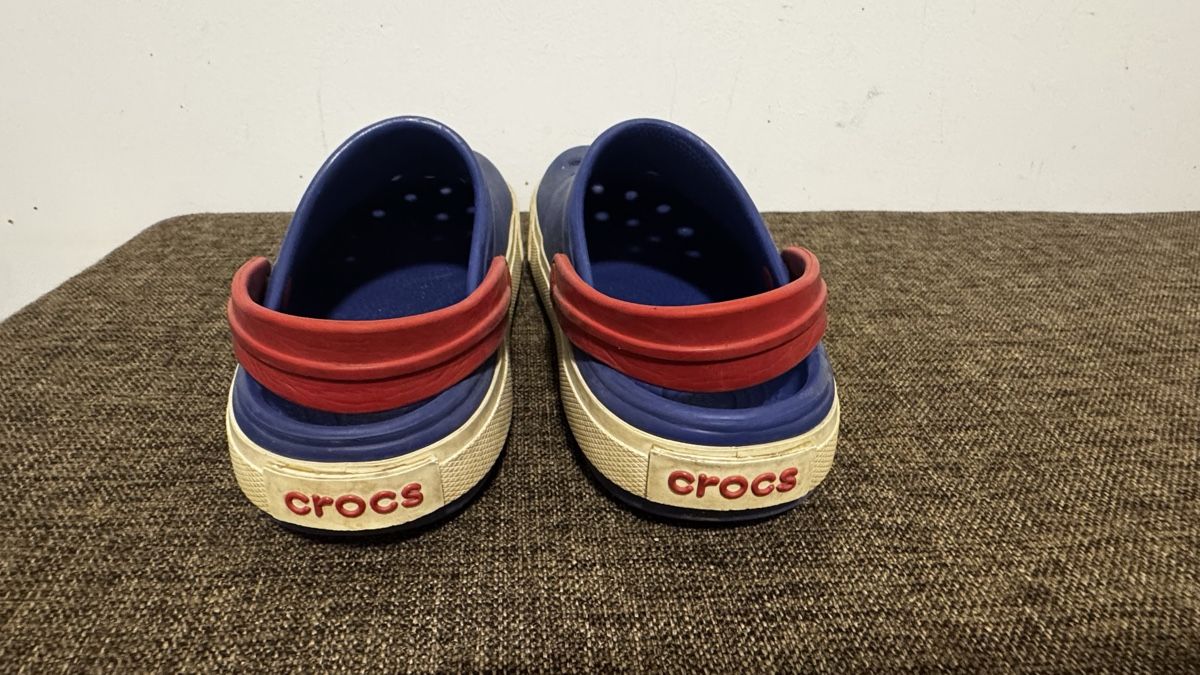 Crocs Scarpe per ragazzi: Crocs Kinder Clogs, Gr. J2 – Usato da Genthod venduto da Tidus04 1