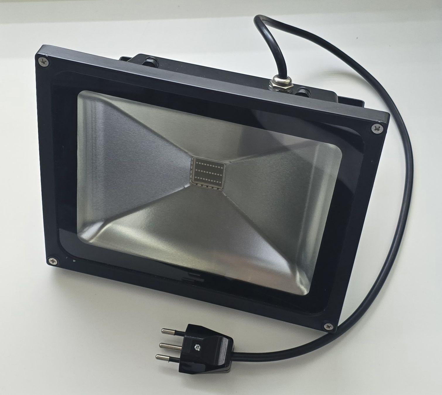 Lampen: LED Flutlicht schwarz mit Stecker  – Neu (gemäss Beschreibung) aus Kirchberg BE von HotWheelsSammler