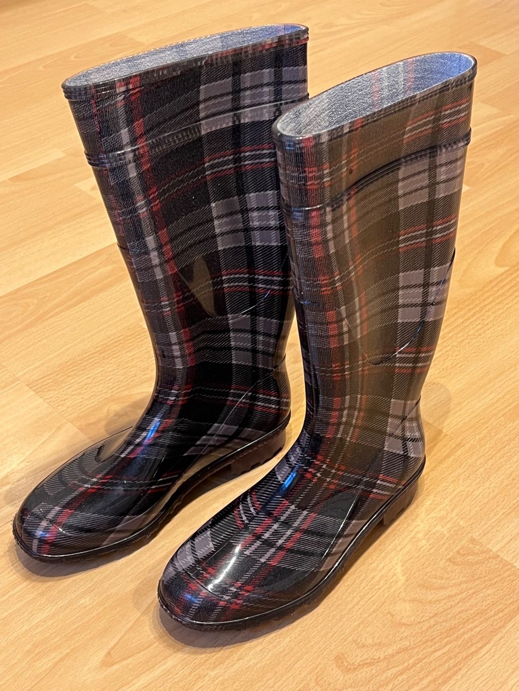 Scarpe da uomo: Gummistiefel Grösse 37, ca. 34cm hoch – Usato da Dübendorf venduto da Charlie03