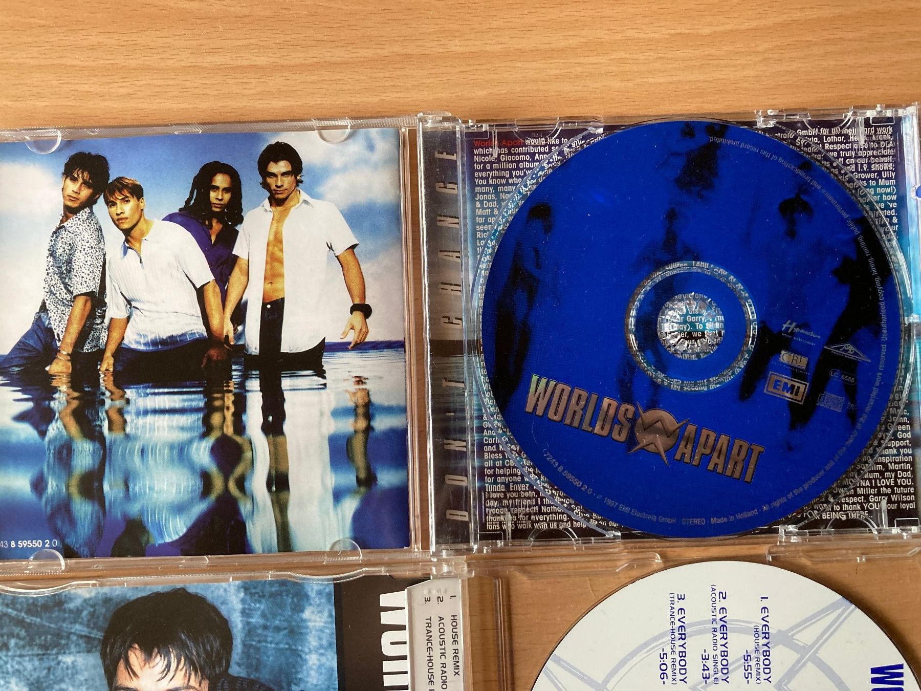 CD: 4 CD's Worlds Apart – Usato da Lütisburg venduto da wiesenpippau 2