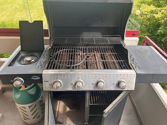 Griglie: 4-Brenner Gasgrill mit Seitenkocher – Usato da Dielsdorf venduto da Zoebi03 1