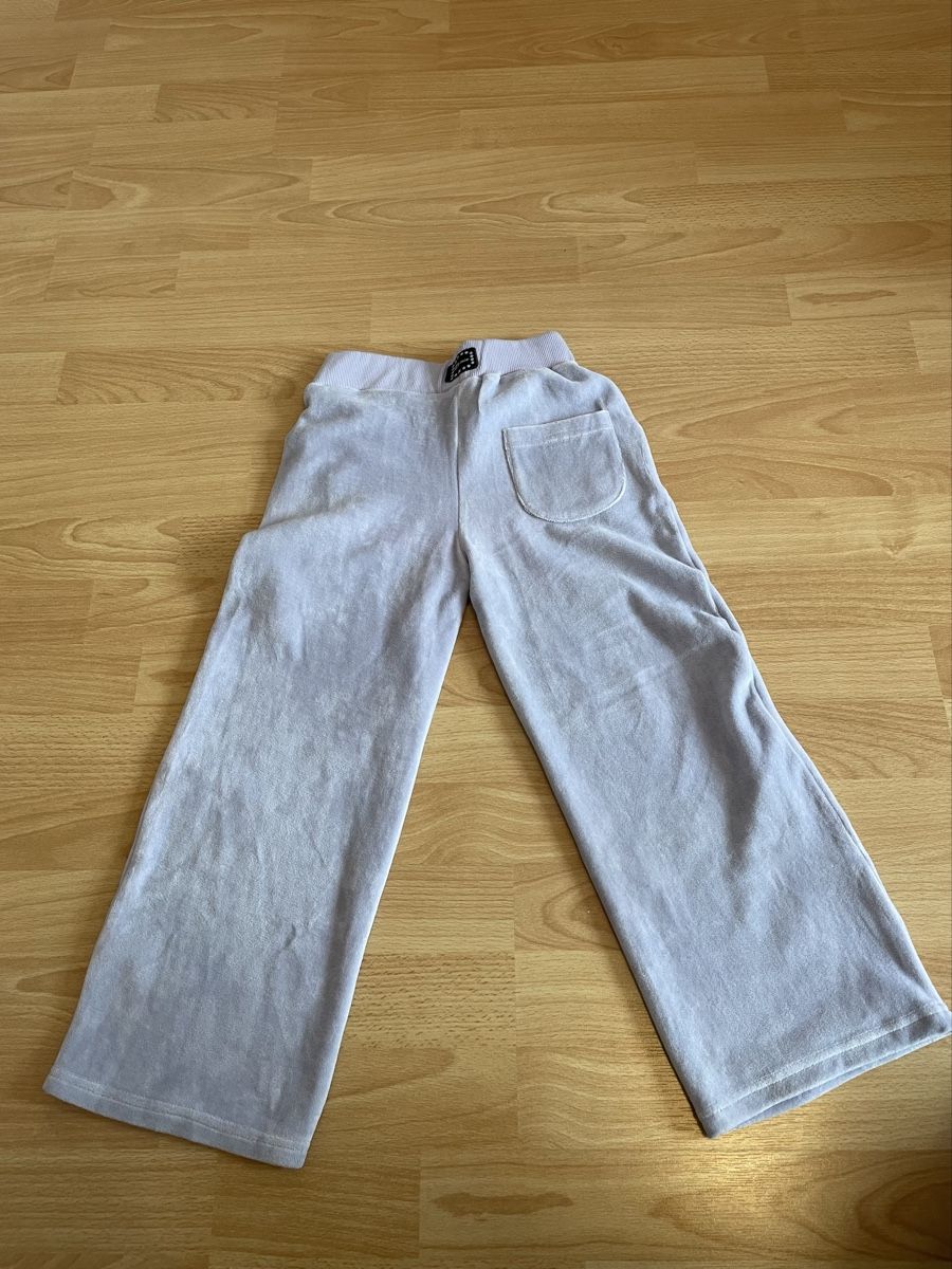 C&A Kleiderpakete & -sets: Mädchen Trainer, Hose Grösse 110 – Neu (gemäss Beschreibung) aus Chur von Tsambiko 3