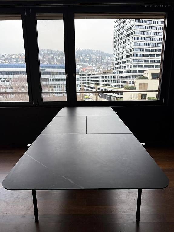 Tavoli: Esstisch  – Usato da Zürich venduto da PILYIN 1