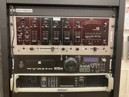 Numark C2 Mixer mit MP103 USB CD Player und QSC Endstufe