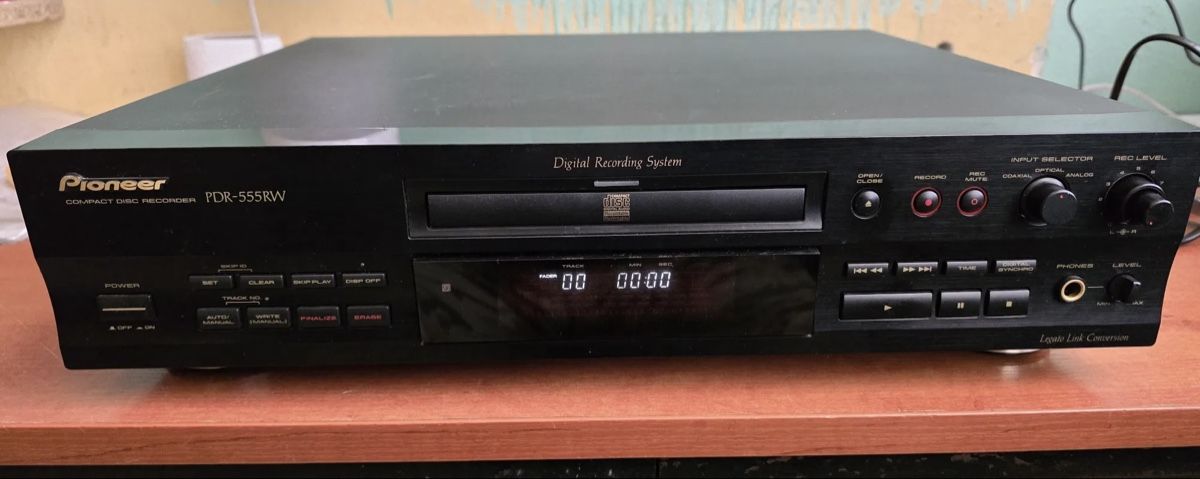Pioneer Registratori: Pioneer PDR 555 RW CD  Recorder – Usato da Trimbach venduto da SABO-61