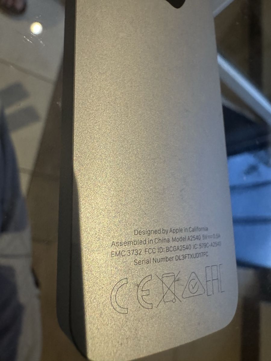 Apple Télécommandes: Télécommande Apple Siri Remote 2ème génération argent – D'occasion à Biel/Bienne par Baol1 1