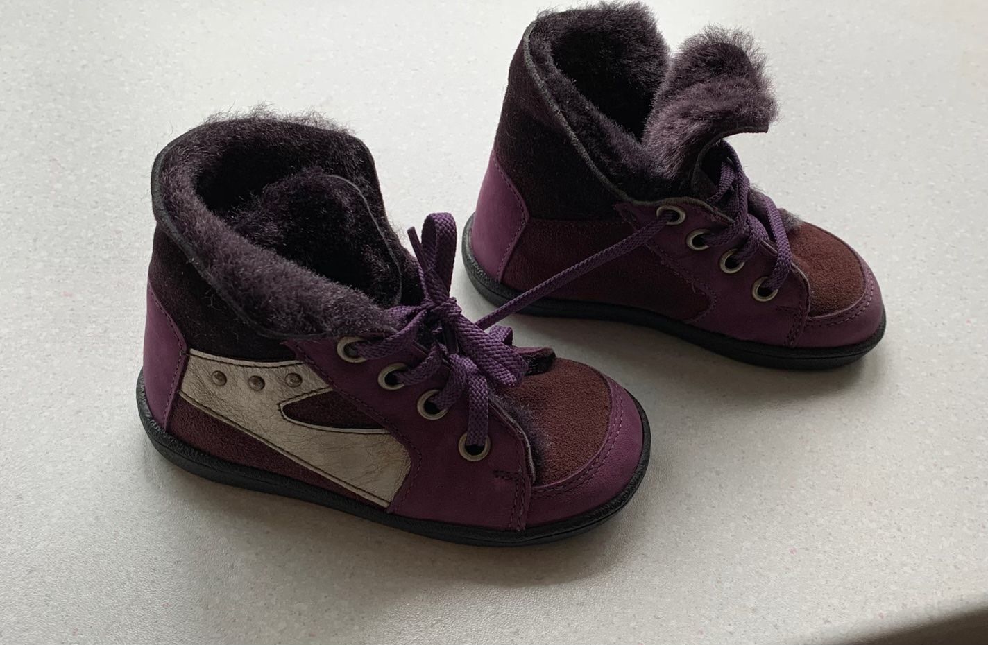 Scarpe per ragazze: wunderschöne neue Kinderschuhe Winter Grösse 21 – Nuovo (secondo la descrizione) da Biel/Bienne venduto da basassa 1