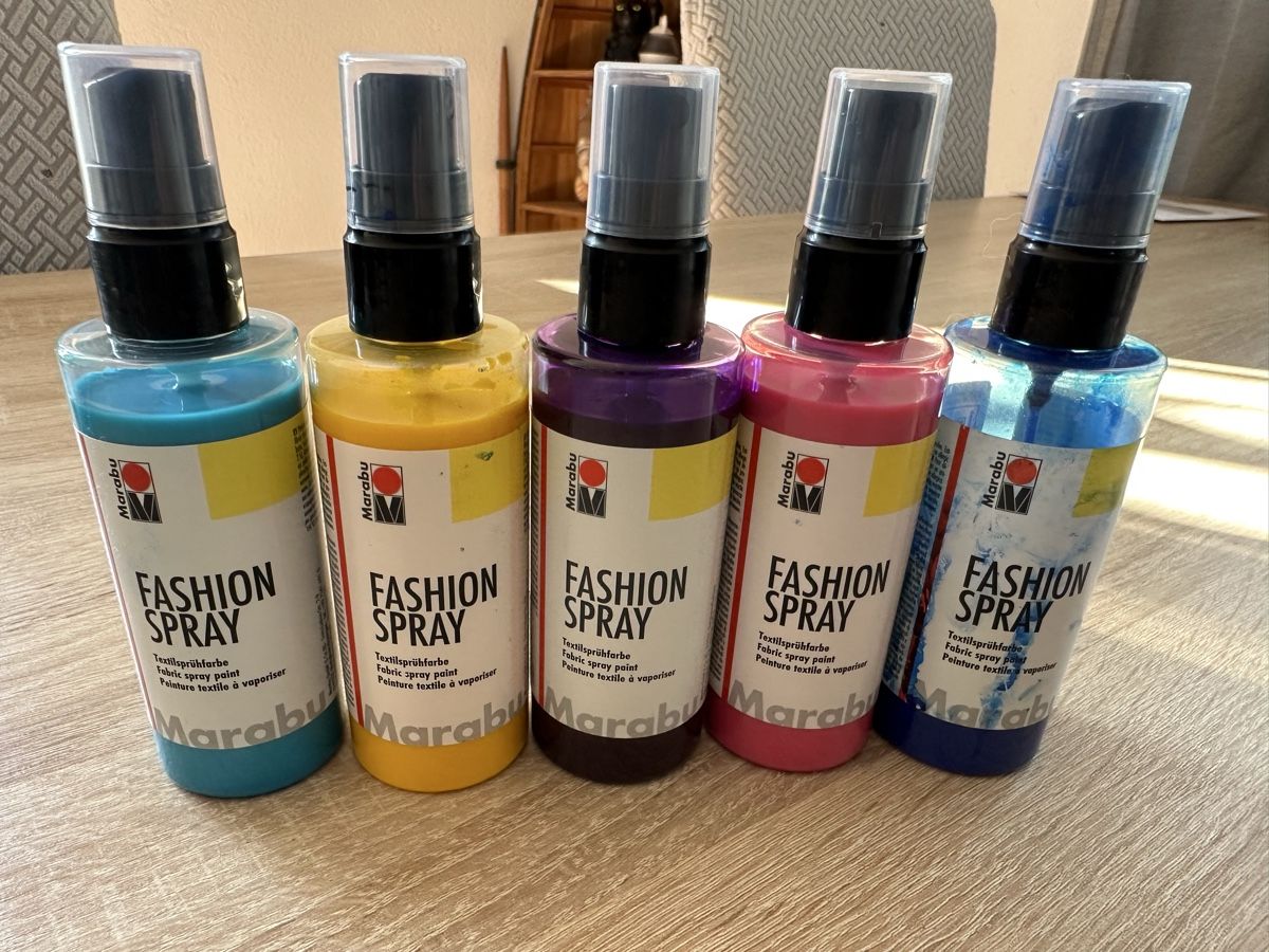 Peintures: 5 Textilsprühfarbe von Marabu – D'occasion à Birrwil par kidsstore