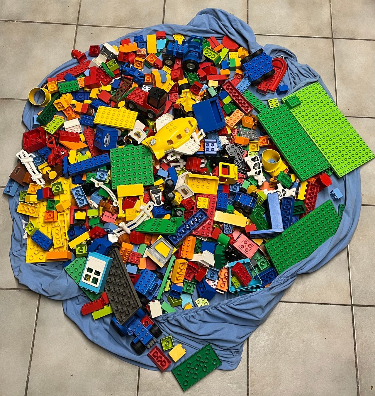 Lego Kit di costruzioni: ≈ 9 Kg Miscellaneous LEGO DUPLO – Usato da Le Noirmont venduto da bouboun21