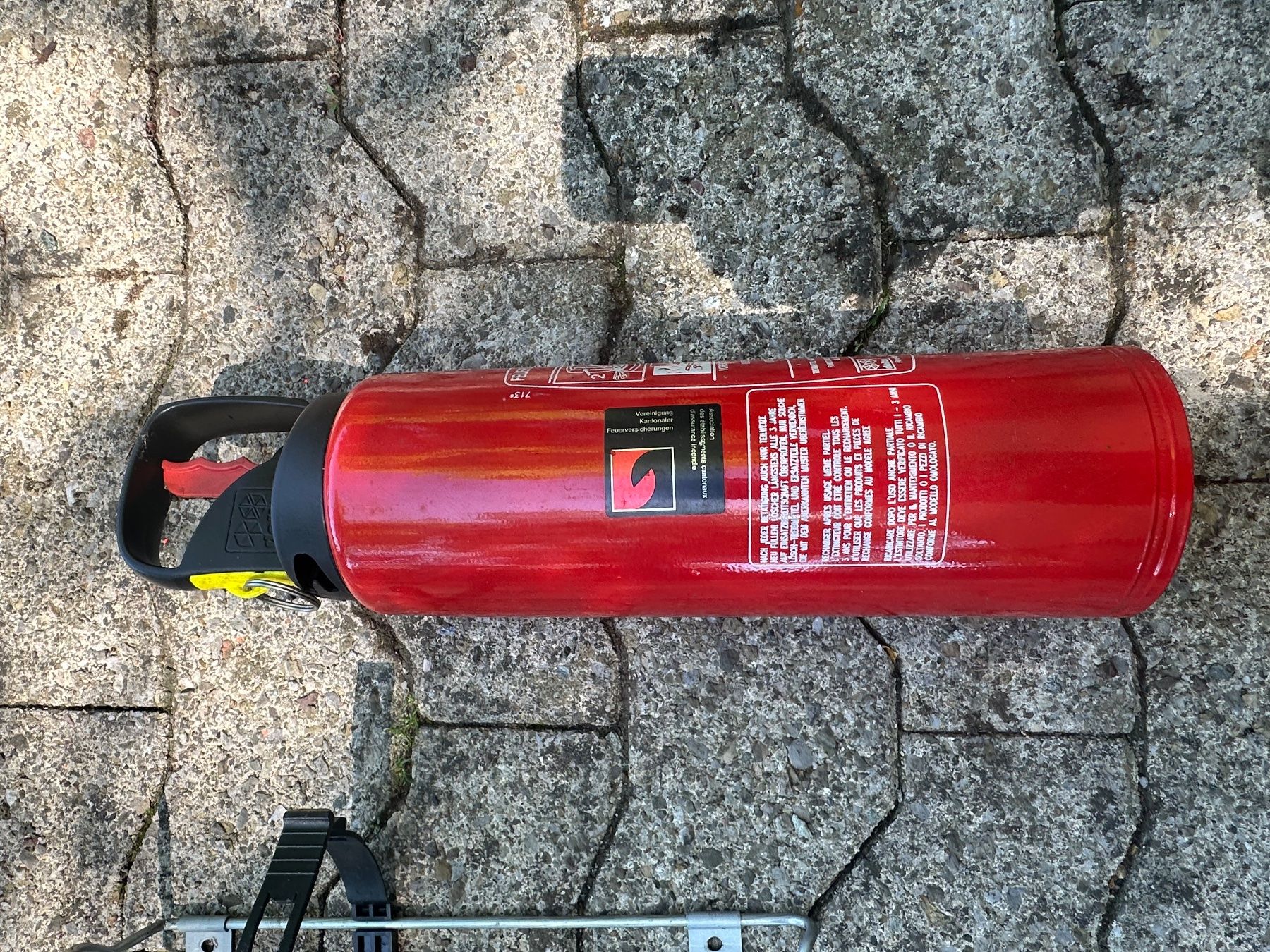 Estintori: Feuerlöscher 2 kg Pulver – Difettoso da Stallikon venduto da Rsiri 5