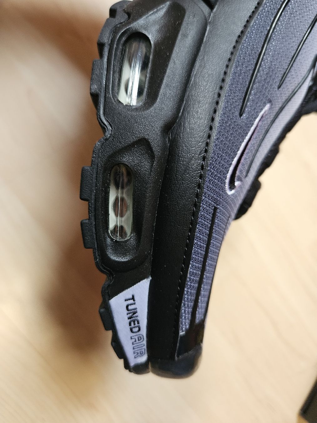 Nike Scarpe da uomo: nike air max plus III – Nuovo e nell'imballaggio originale da Onnens FR venduto da YNM90 4
