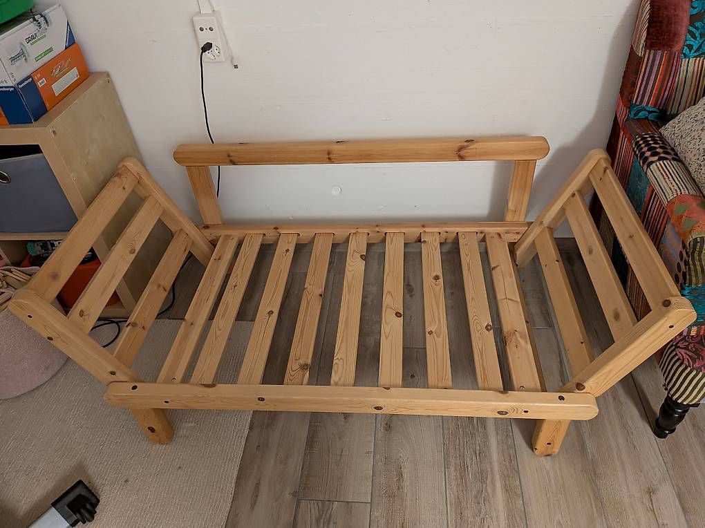 Divani: Bettsofa aus massivem Buchenholz  – Usato da Zug venduto da ydi_5hnj 1