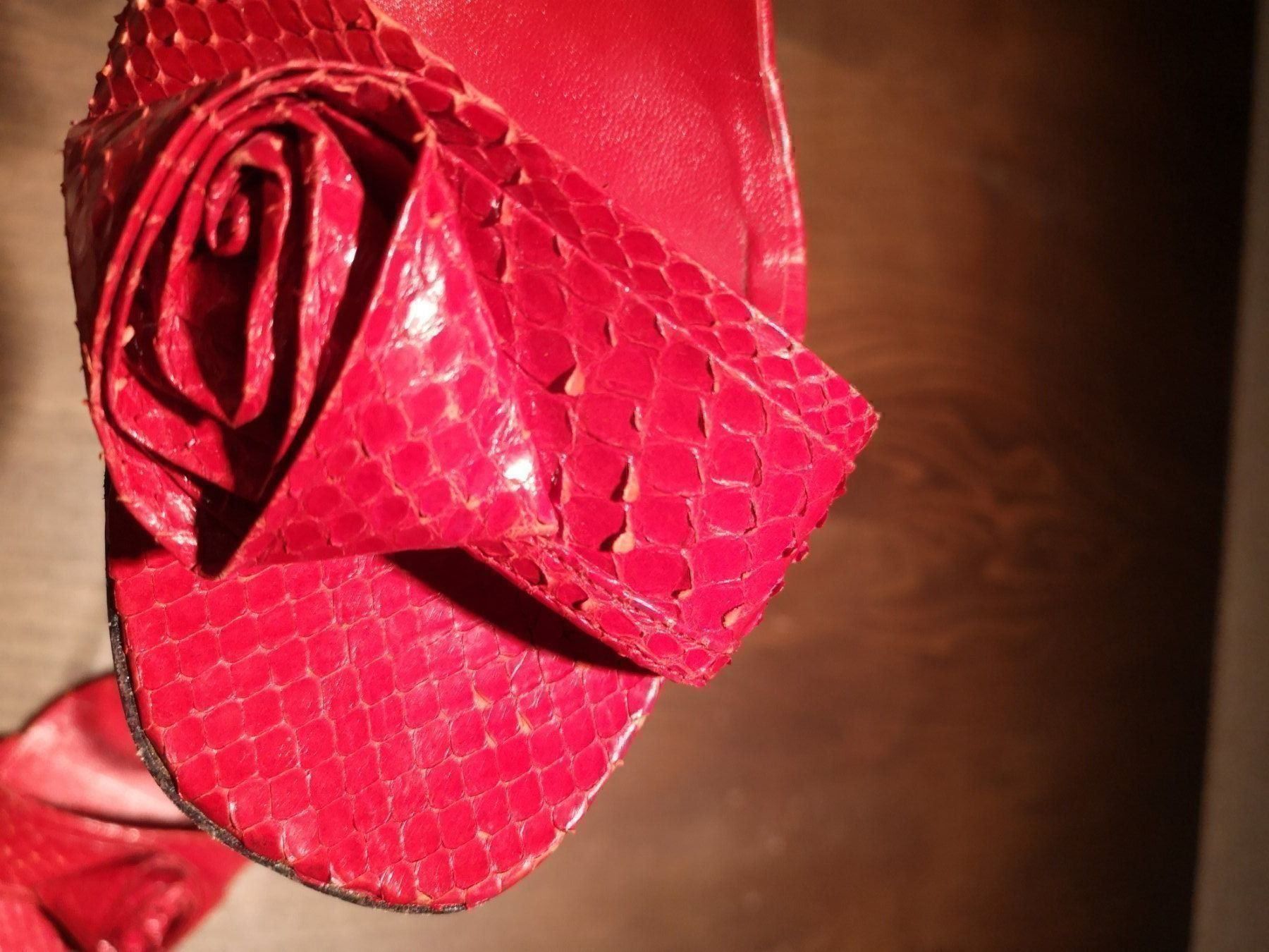Valentino Scarpe da donna: Valentino Damen Pumps Gr. 39 1/2 – Nuovo (secondo la descrizione) da Oberwil BL venduto da Gutundsuperklein16 6