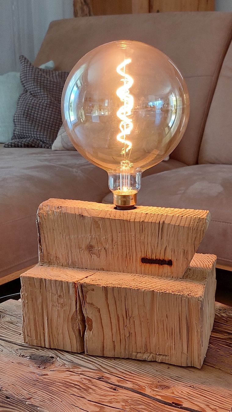 Lampen: Tischlampe Seeger mit einem Altholz-Sockel – Neu und originalverpackt aus Egnach von Oldwoodstyle 4