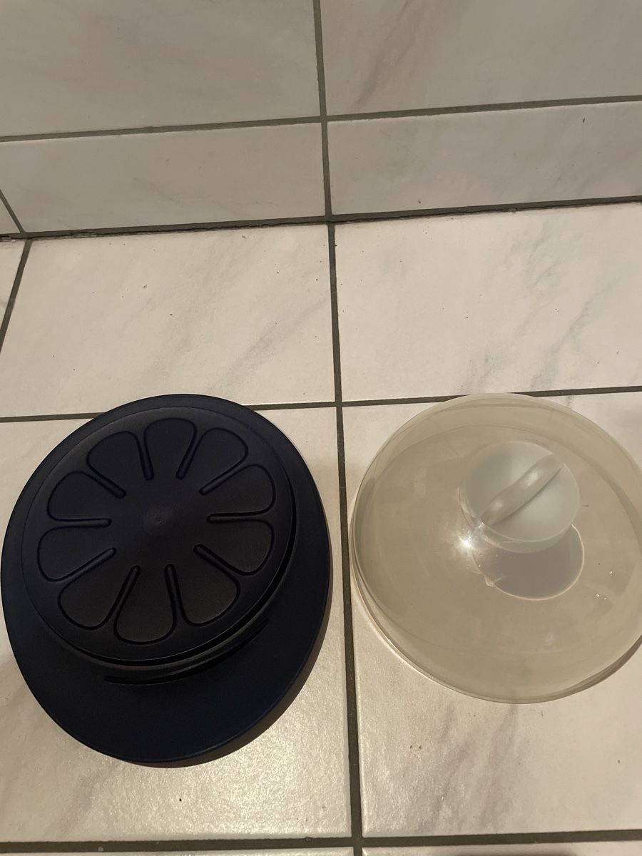 Tupperware Piatti di portata: Käse/Tortenplatte mit Haube – Usato da Kaiseraugst venduto da KlausSina 2