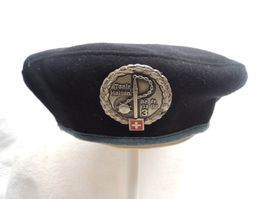 Schweizer Armee Béret mit Emblem sehr schön!