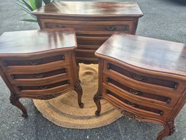 2 tables de nuit et 1 commode ancien