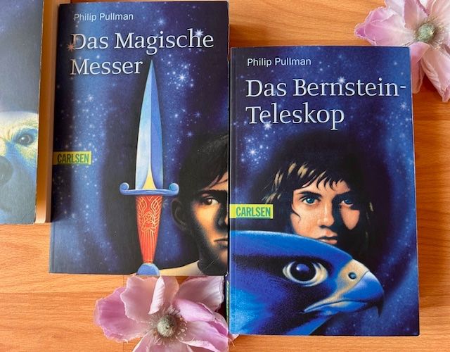 Libri: Philip Pullman "Der Goldene Kompass", Trilogie, einfach Kult – Nuovo (secondo la descrizione) da Bern venduto da Denzel8 8