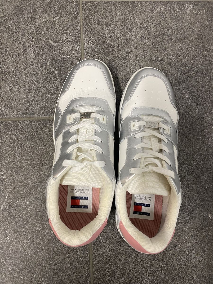 Damenschuhe: Tommy Hilfiger Sneaker 42 – Gebraucht aus Wohlen AG von bey_jcy5 1