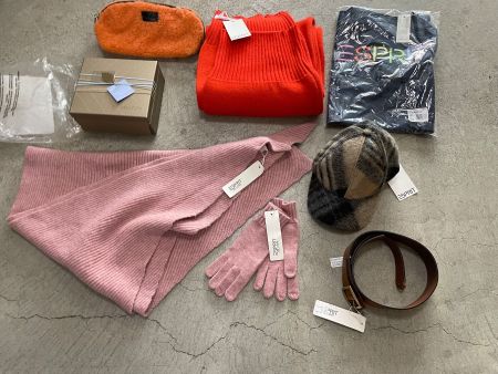 Konkursliq: div. Schals, Mütze ESPRIT + Beauty DECLEOR.  NEU