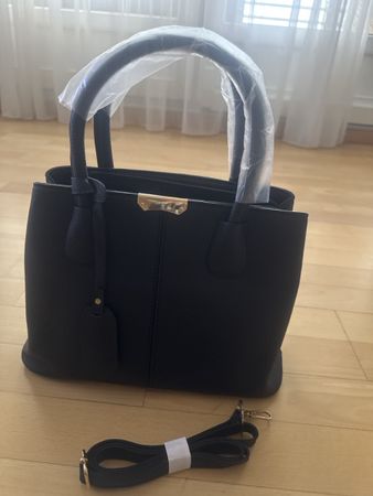 Schicke Handtasche in Schwarz - Neu und ungebraucht!