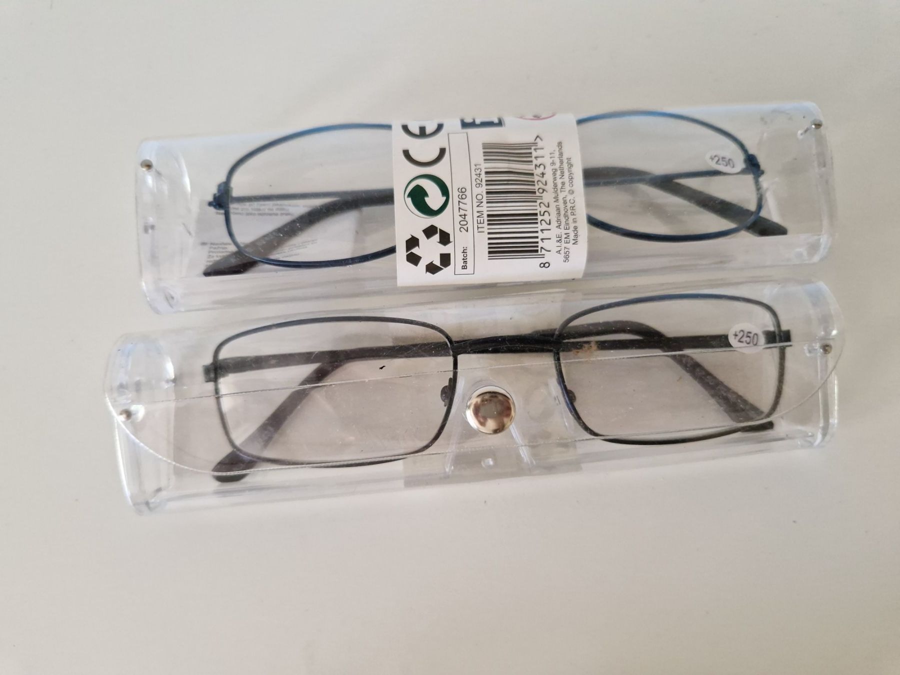Occhiali & Lenti: 2x Lesebrille +2.50 (fabrikneu) – Nuovo (secondo la descrizione) da Uster venduto da -FPS- 2