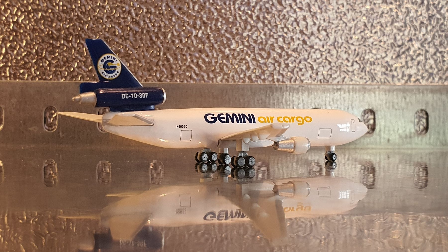 Herpa Kit di modellismo & Modellini statici: HERPA GEMINI AIR CARGO  DOUGLAS DC-10-30F – Usato da Männedorf venduto da Modellbau-wyss 2
