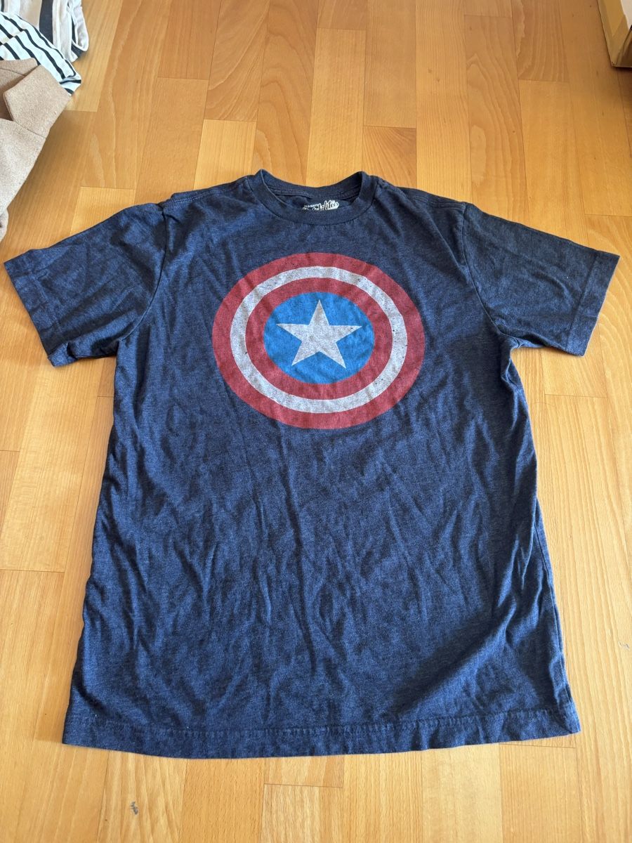 T-shirt: Captain America t shirt – Usato da Chexbres venduto da doe_xns6
