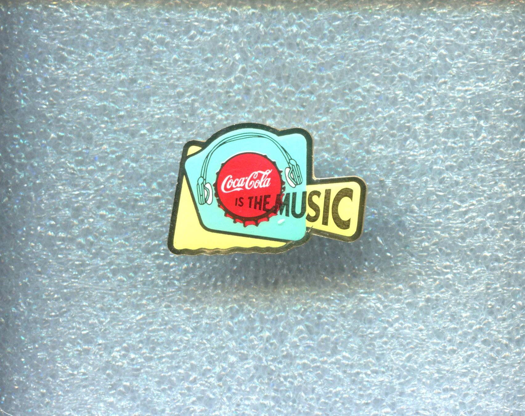 Coca-Cola Placchette & Badge: Coca Cola  IS THE MUSIC – Usato da Winterthur venduto da Sammleroase