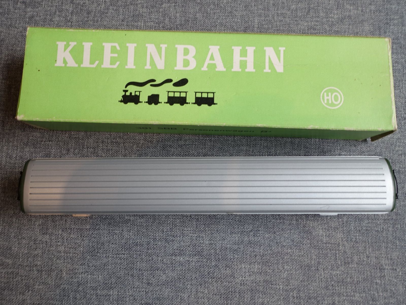 Kleinbahn Modellini di ferrovie: KLEINBAHN No. 381 SBB/CFF Einheitswagen 2. Klasse – Usato da Wallbach venduto da Sarrows 2
