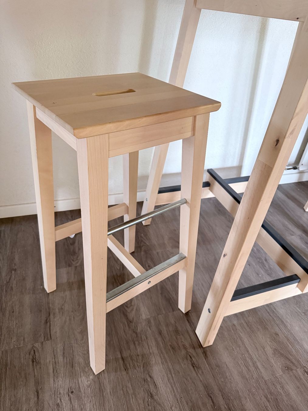Tavoli: Bartisch mit 2 Hockern – Usato da Bellach venduto da Nico_g2000 1