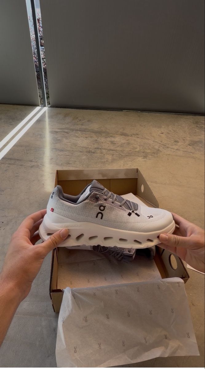 Chaussures hommes: ON Cloudetilt Grau/ Weiss – Neuf avec emballage d'origine à Thun par linqteo 2