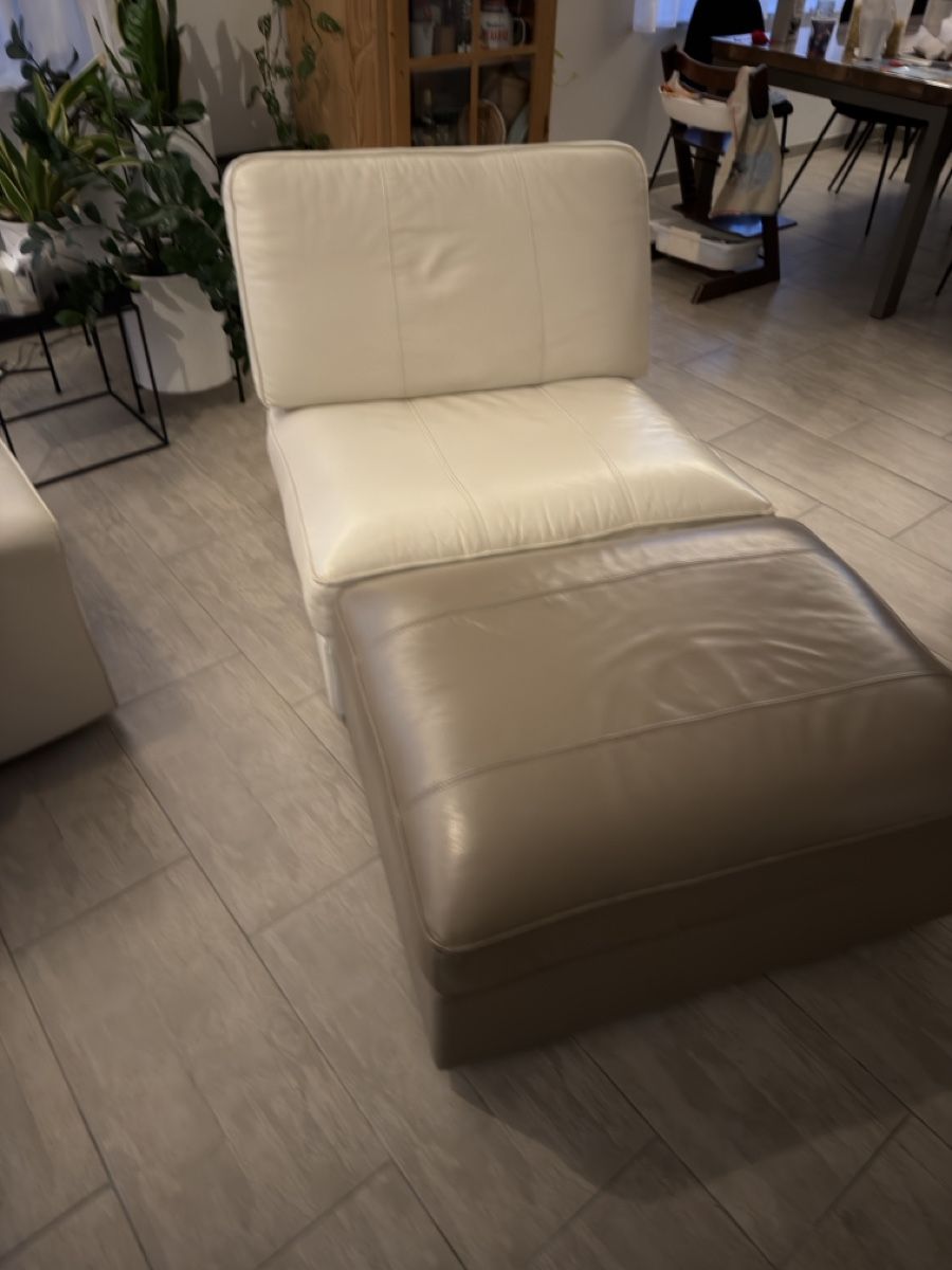 Ikea Divani: Echtleder-Garnitur: 3er-Sofa, Sessel & Fusshocker – Usato da Dällikon venduto da patrickdu 3