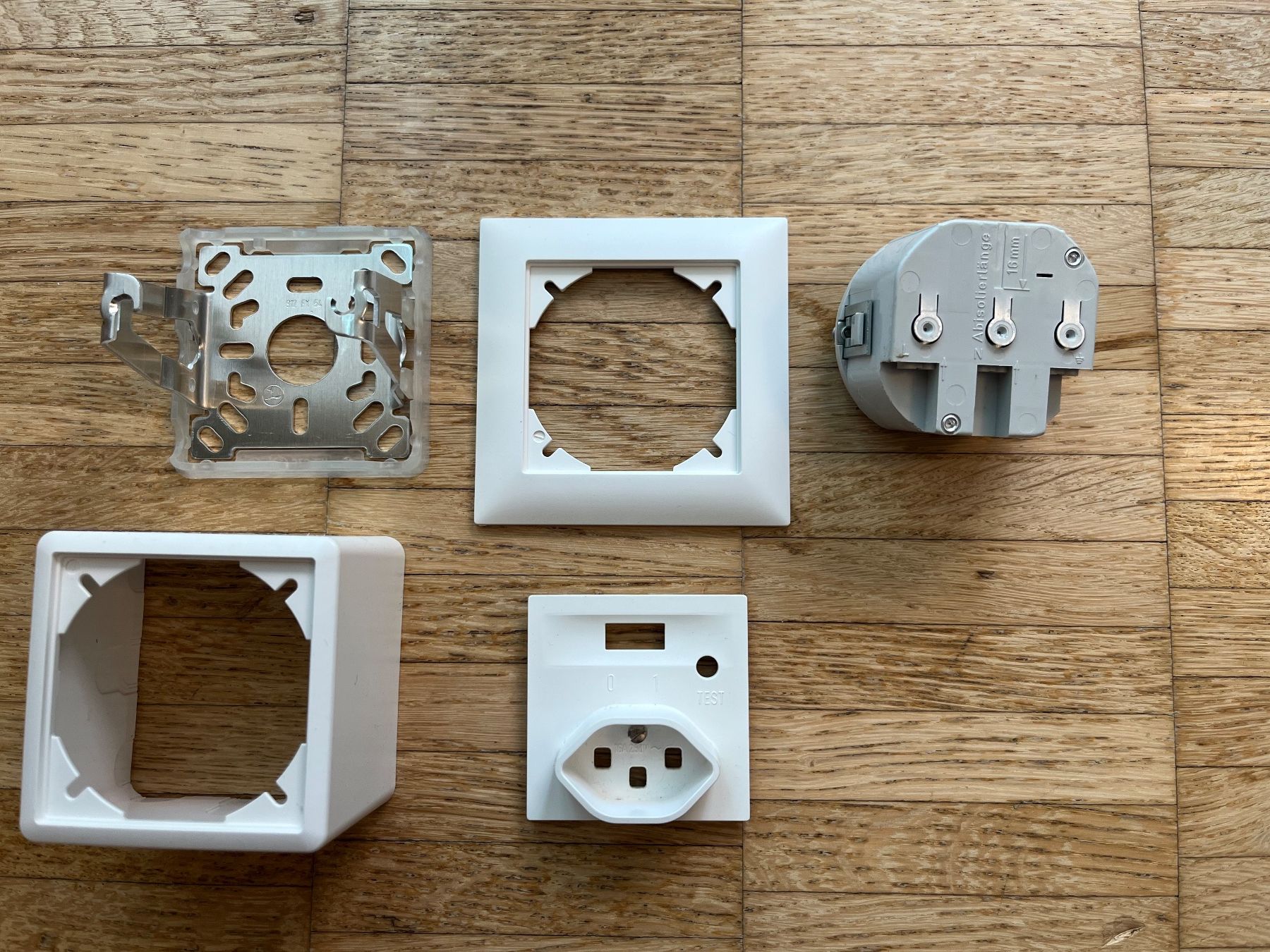 ABB Stecker: Sidos Steckdose T23 AP oder UP – Gebraucht aus bern von sanducci 1