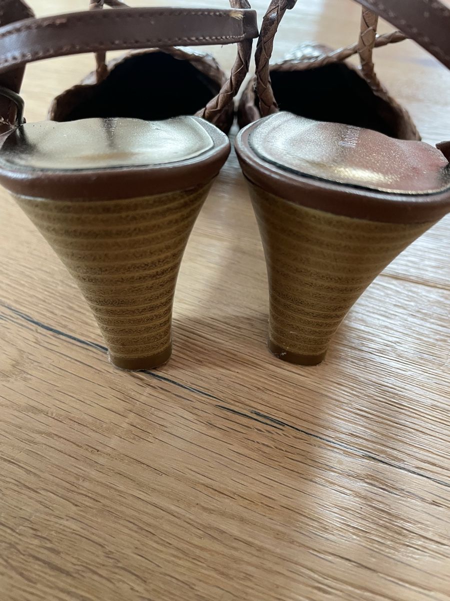 Scarpe da donna: Brauner, geflochtener Sling Pumps, Grösse 39 – Usato da Hausen AG venduto da Future4me 2