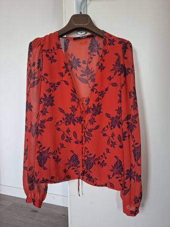 Bluse mit Blumenmuster, rot, Grösse XS, sehr guter Zustand