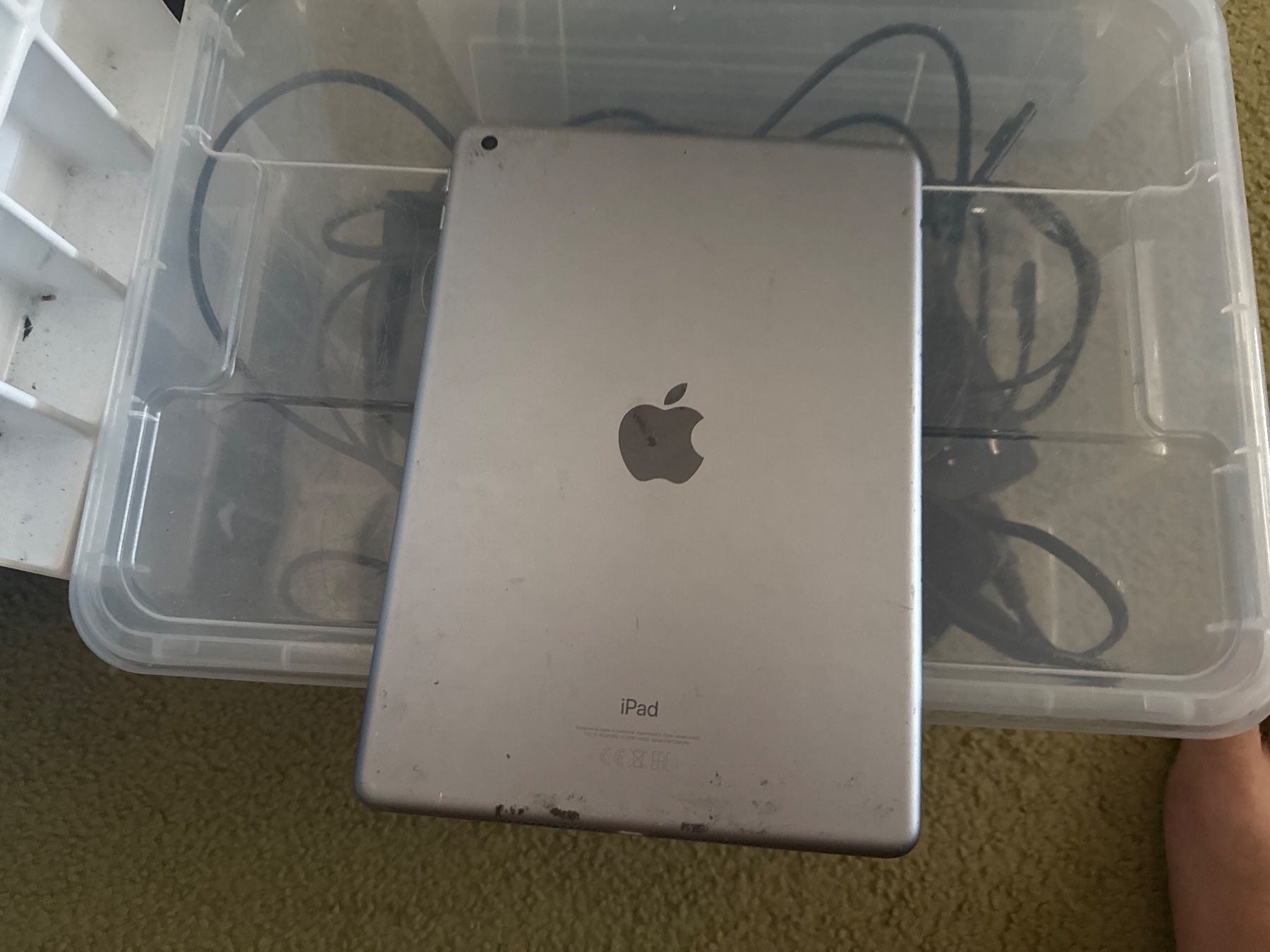 Apple Tablet PC: Ipad 6. Generation - A1893 - icloude – Defekt aus Olten von HoYa01 1