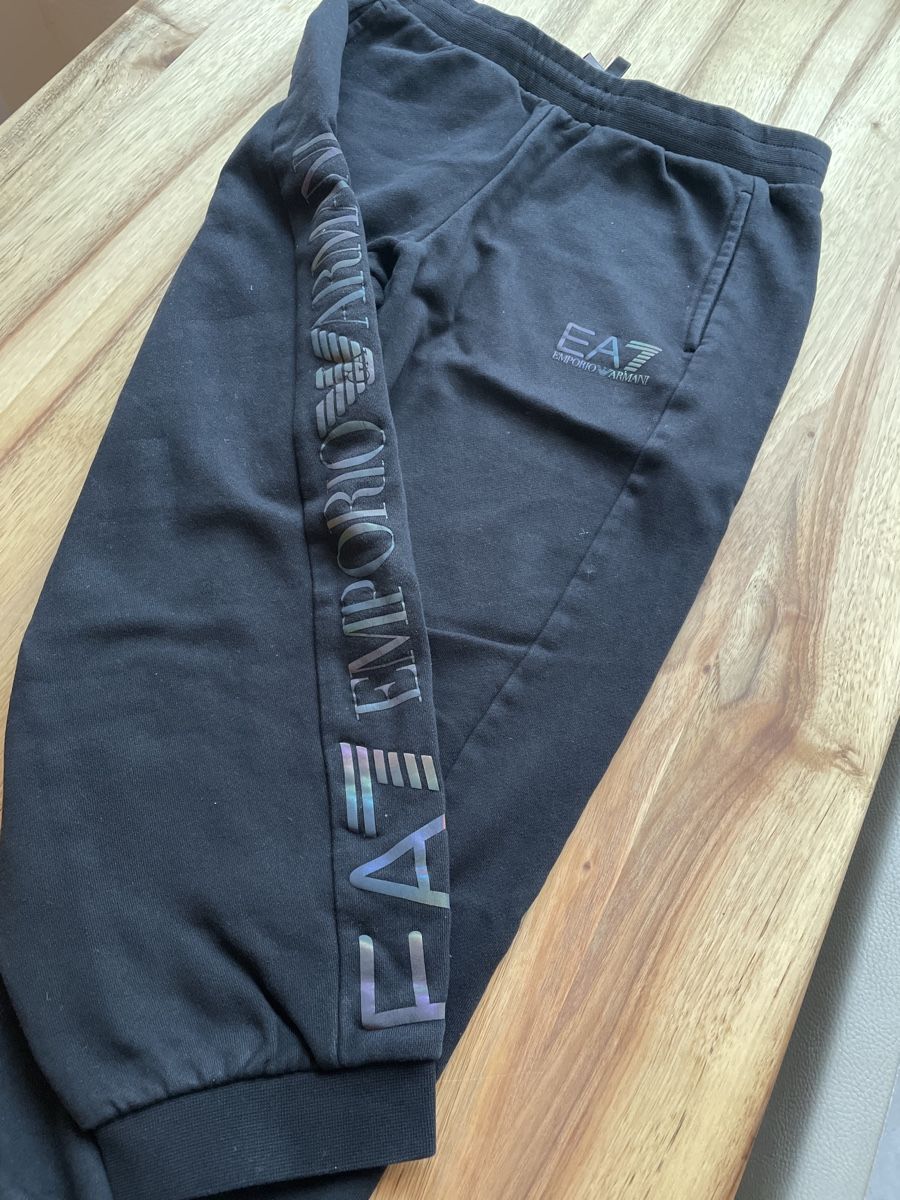 Armani Pantaloni: EA7 Emporio Armani Trainerhose – Usato da Wettswil venduto da Chlaettermus 1