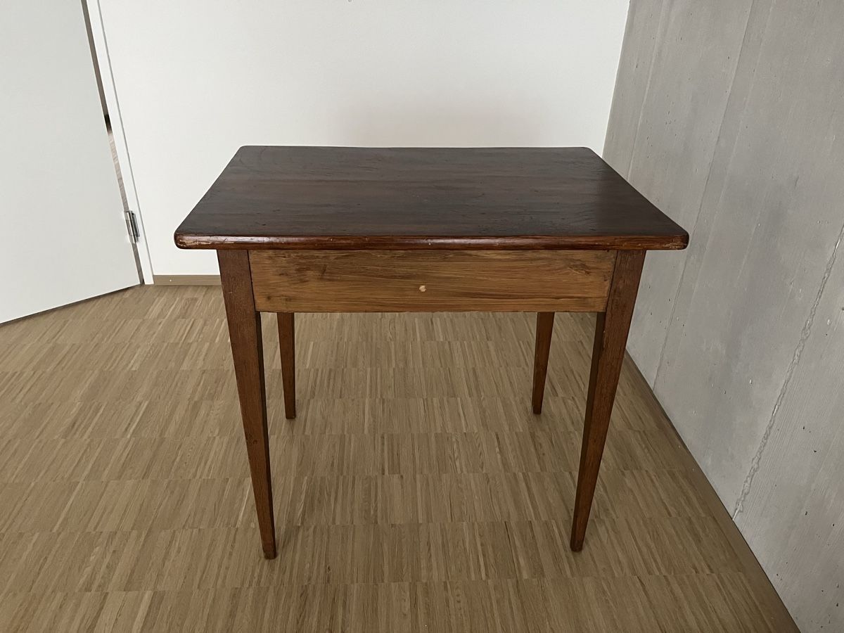 Tavoli: Kleiner Tisch Massivholz – Usato da Zürich venduto da Coco_Willi