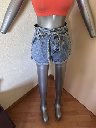 Short en jeans neufs avec ceinture XL