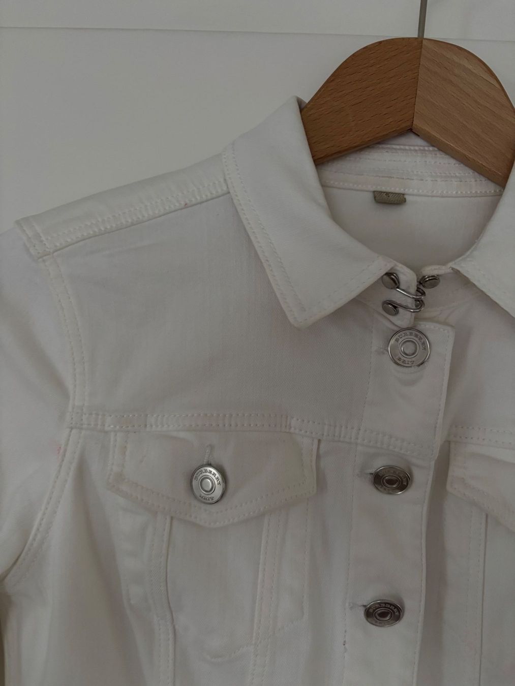 Burberry Giacche: BURBERRY  elastische Jeansjacke, weiss 34 – Usato da Herrliberg venduto da mayfi 1