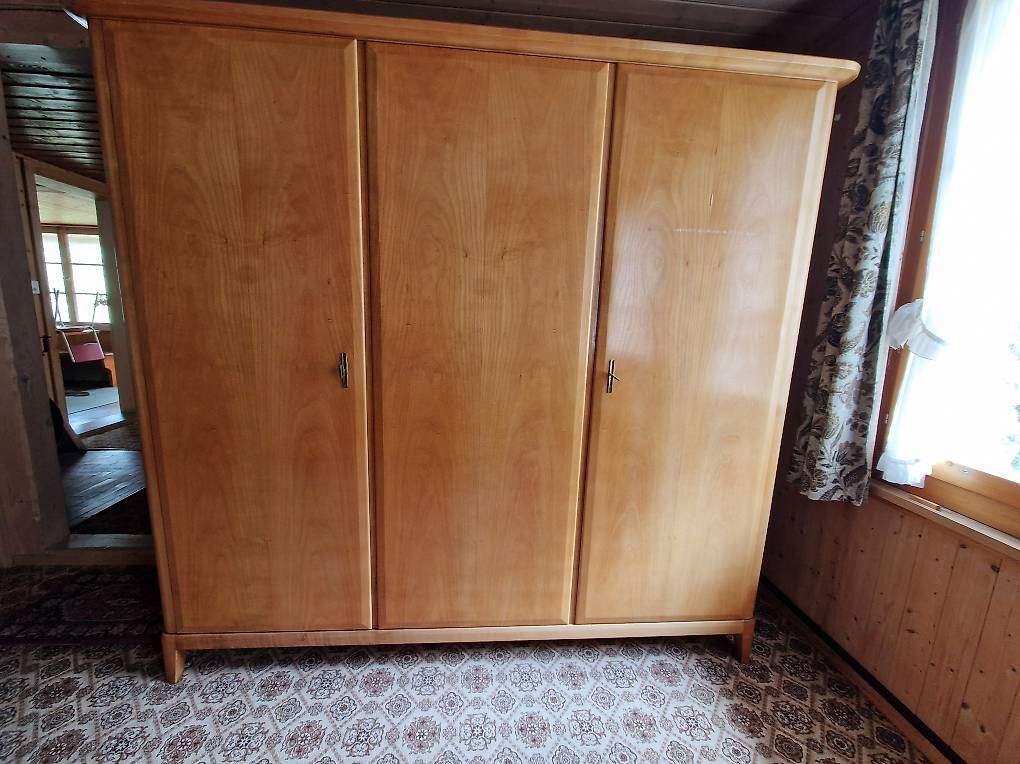 Schränke: Schrank – Gebraucht aus Grindelwald von jana2094