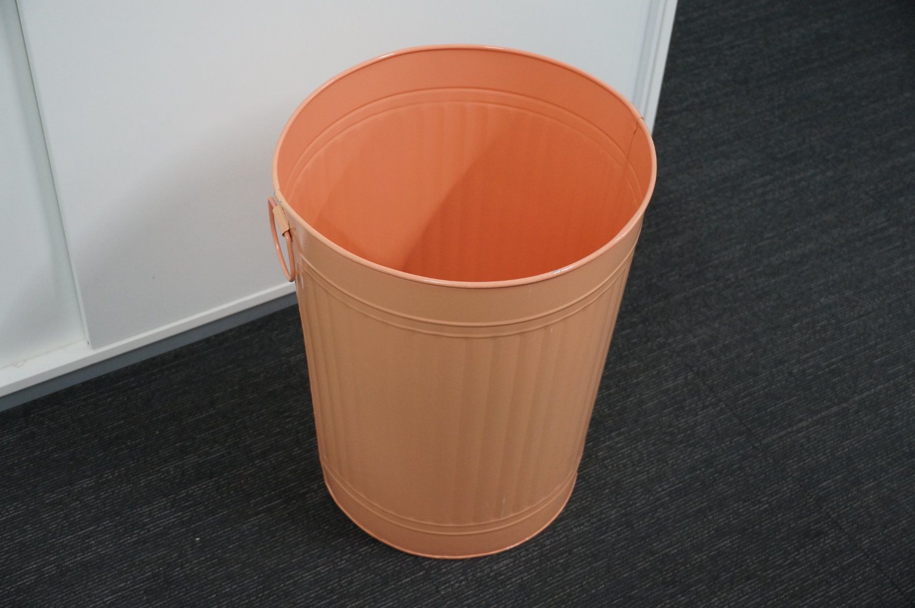 Abfalleimer: TJ MAXX Pink-orange-farbene Mülleimer 19" – Gebraucht aus Rüti ZH von Restwert_Rueti_ZH 2