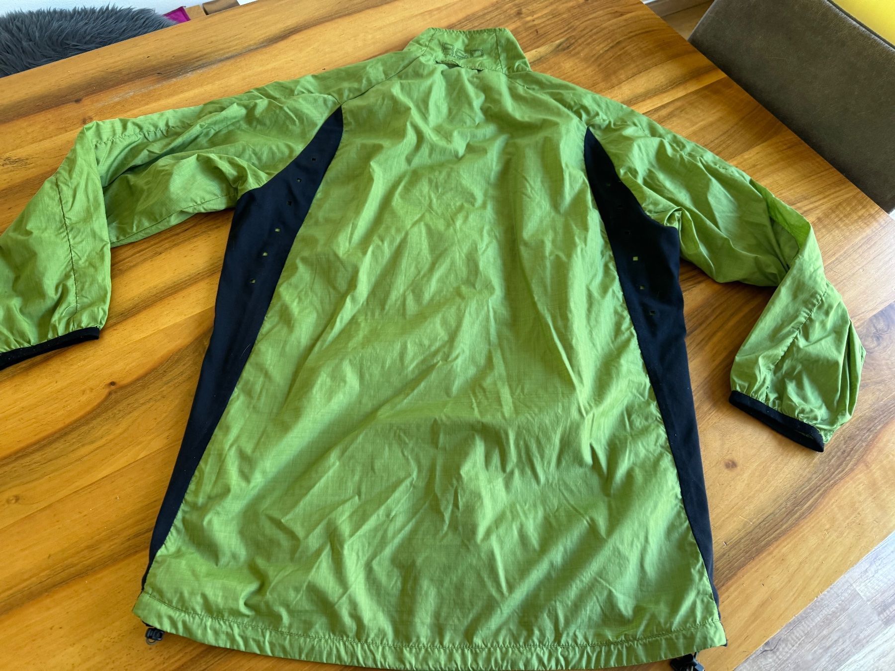 Peak Performance Jacken: Leichte Herrenjacke Peak Performance Grösse M Grün – Gebraucht aus Meiringen von Jackwashere 4